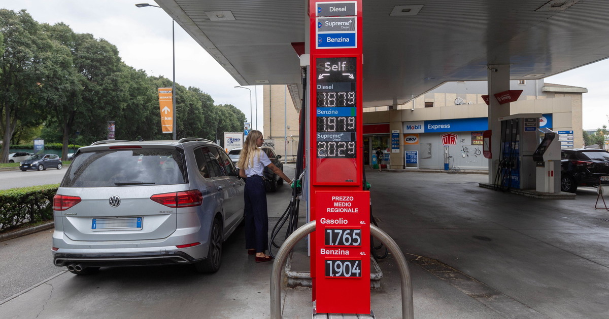 Prezzi benzina, continuano a scendere le medie. Ma il rialzo dei prodotti raffinati spaventa – Il Tempo
