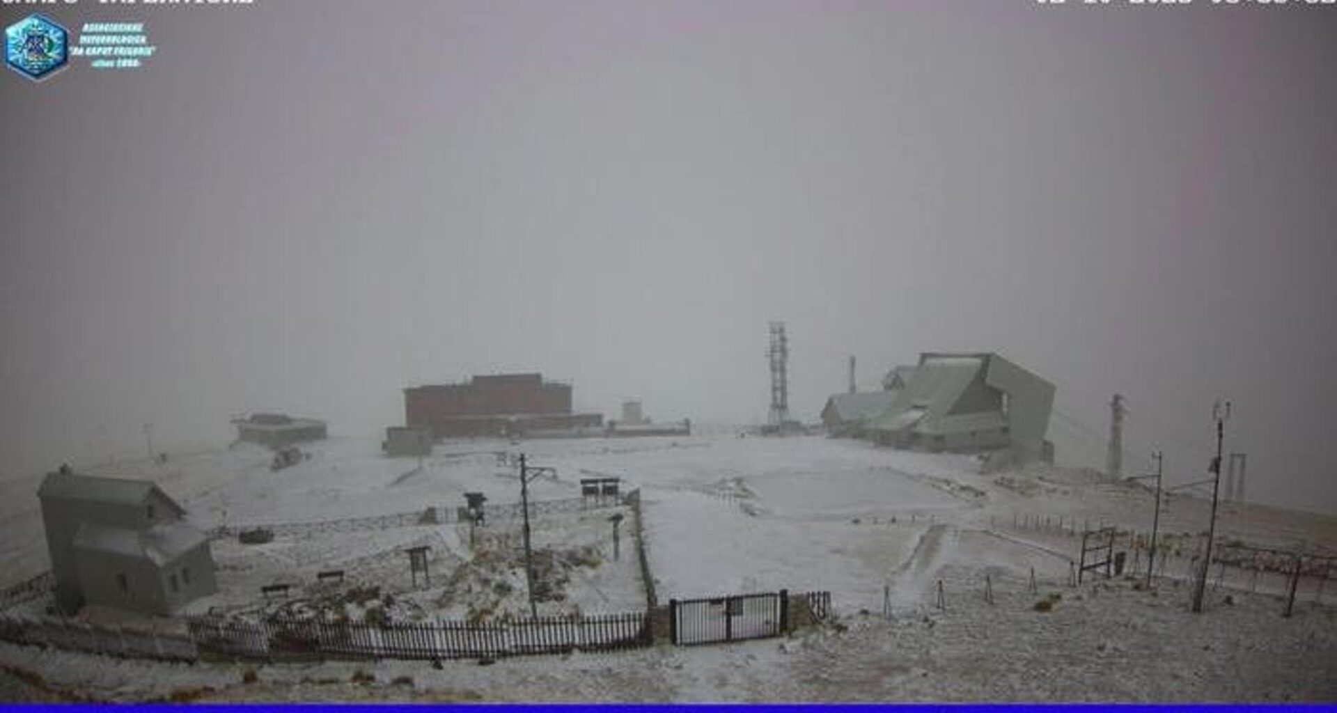 Neve d’autunno, le immagini dei primi fiocchi in Abruzzo e in Umbria: temperature giù di dieci gradi