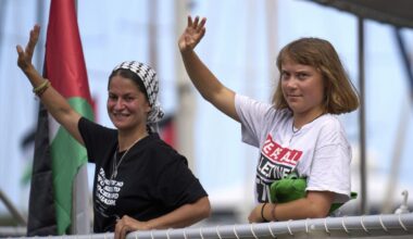 Flotilla: 137 attivisti arrivati a Istanbul, Thunberg umiliata avvolta nella bandiera di Israele