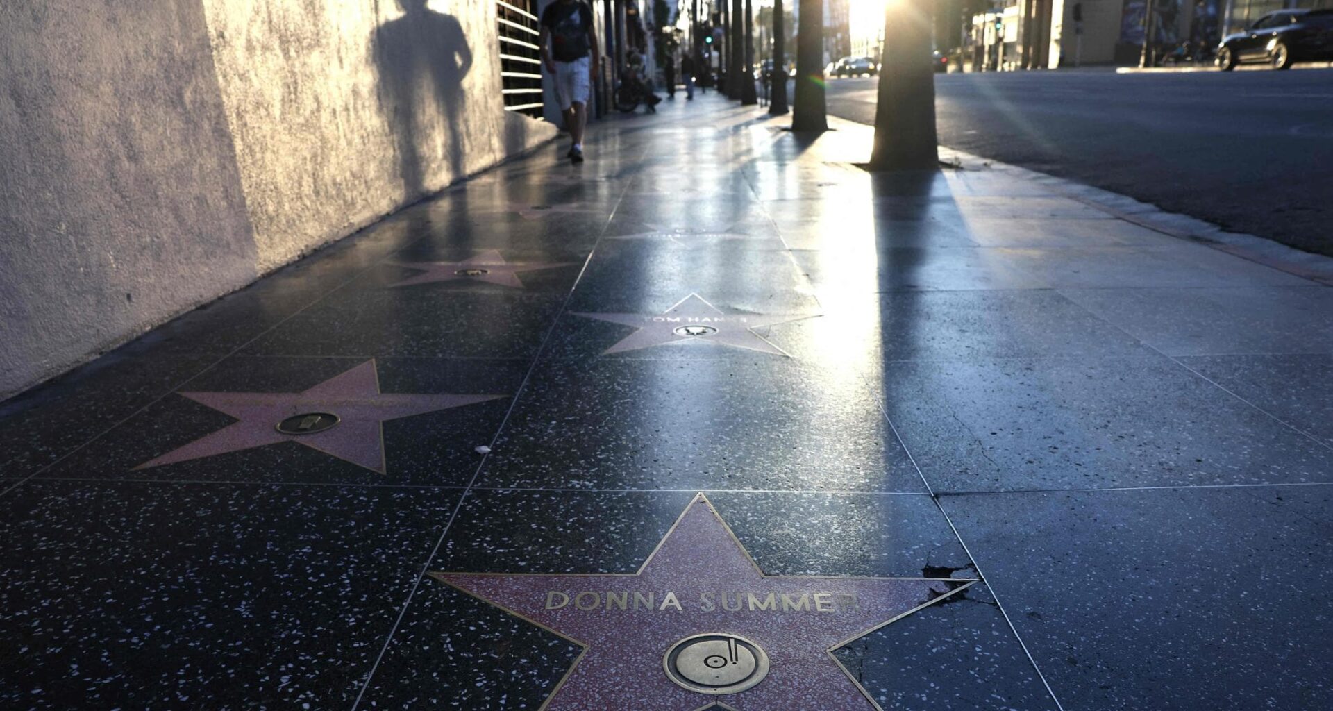 Usa, le star si ribellano. Broadway chiede tutele sanitarie, Hollywood alla guerra contro l’IA