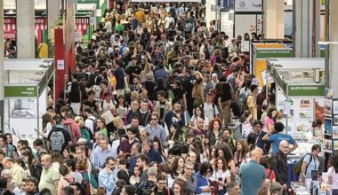 Salone del Libro di Torino, Silvio Viale replica a Giulio Biino: "Siamo privati"