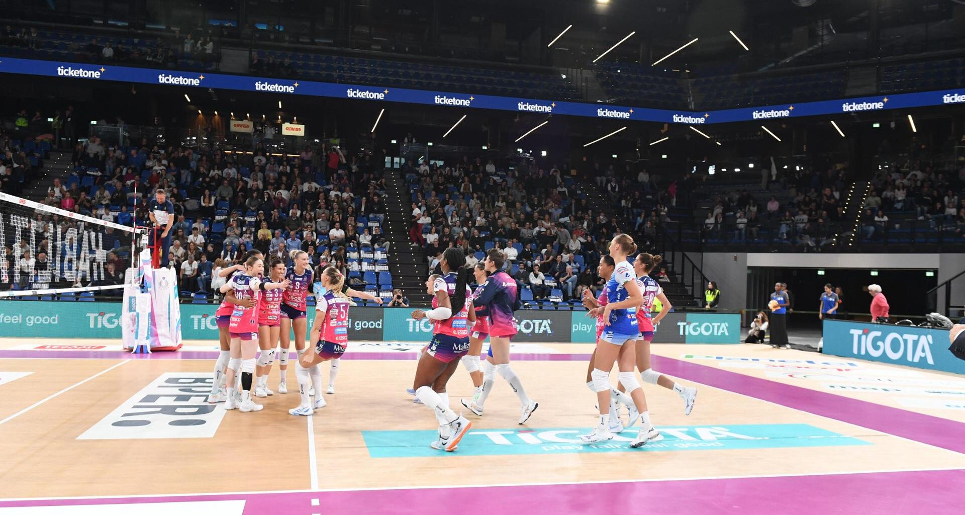 Volley femminile, la Igor frena ma blinda il primato. E all’orizzonte spunta Conegliano