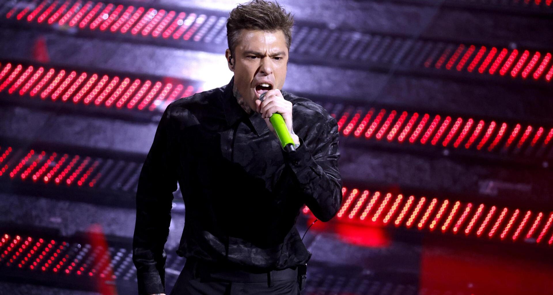 Fedez si racconta nella sua autobiografia: dal divorzio agli ultras del Milan