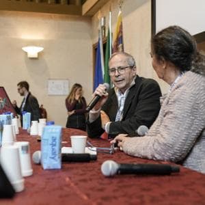 Crisanti: “Sistema sanitario troppo vicino ai privati. Salviamolo così”