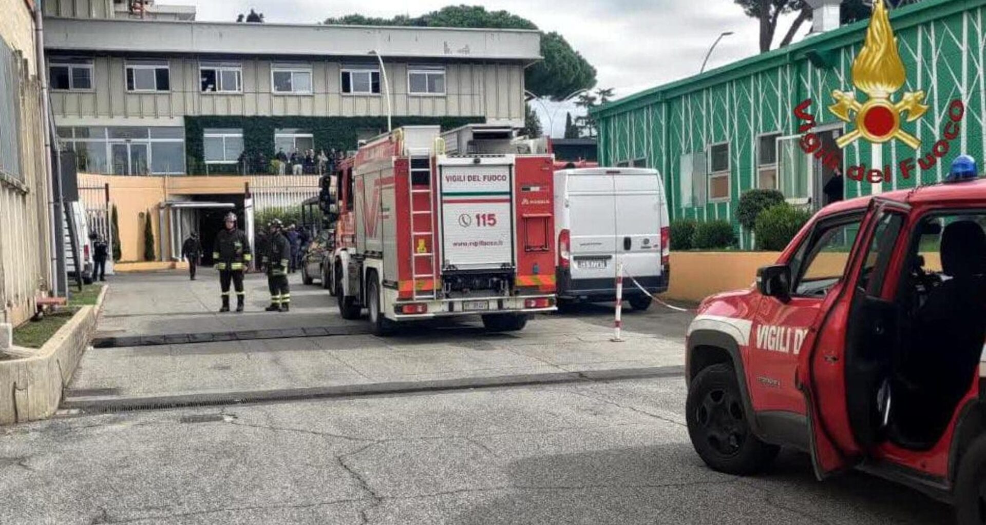 Tragedia sul lavoro in una ditta di elettronica: un operaio muore schiacciato, un altro ferito