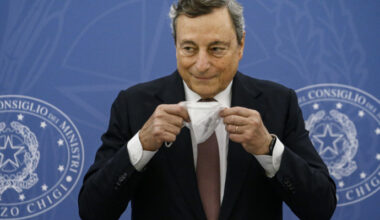 Ammettono l'inutilità del Green pass. Citofonare Draghi