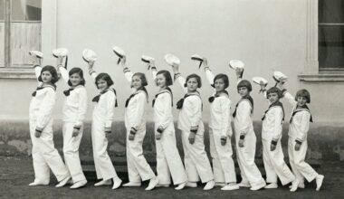 La mostra fotografica Love You Always e un libro raccontano gli uomini che vanno per mare e chi li ha amati