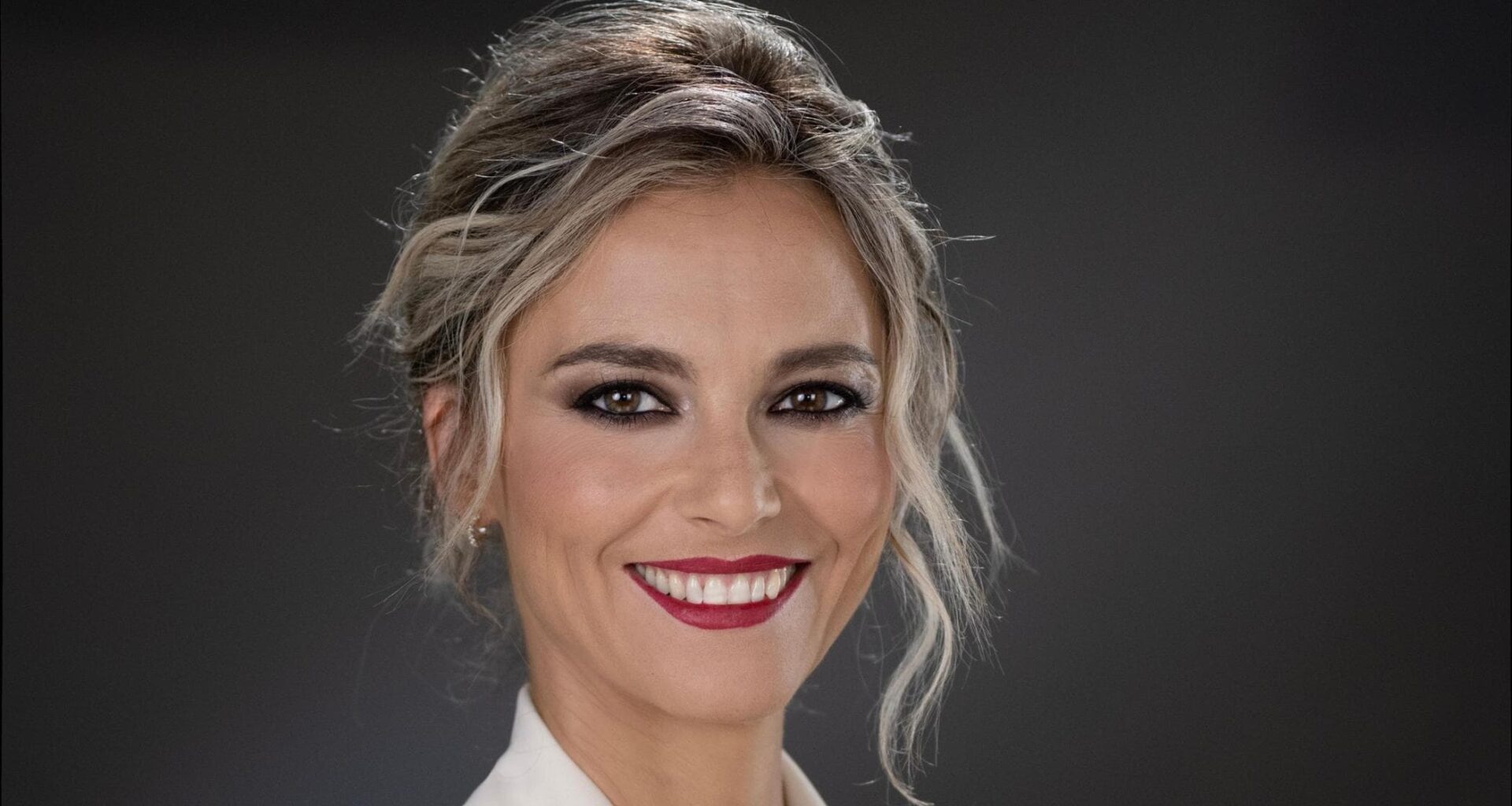 Francesca Fialdini gioca con i libri tra ospiti, sfide e riassunti d’autore