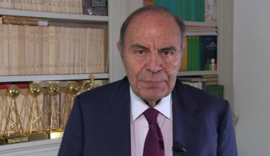 Scritte contro Bruno Vespa nella sede Rai di via Teulada, Rossi: "Inaccettabile"