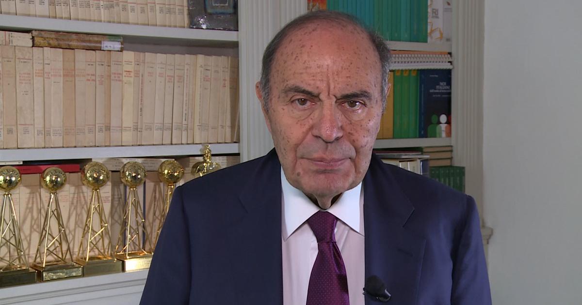 Scritte contro Bruno Vespa nella sede Rai di via Teulada, Rossi: "Inaccettabile"
