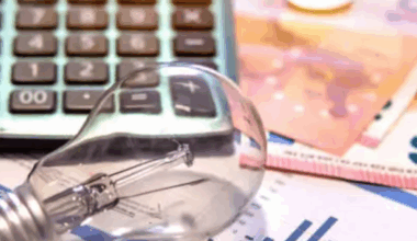 Novità sulle bollette, in arrivo dei risparmi: ecco cosa cambia da gennaio