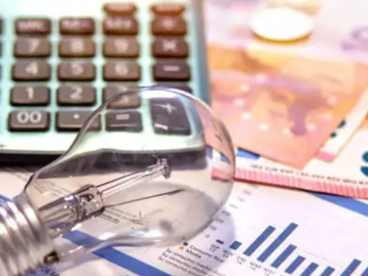 Novità sulle bollette, in arrivo dei risparmi: ecco cosa cambia da gennaio