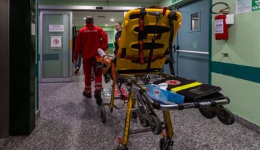 Focolaio di tubercolosi tra gli irregolari in un'ex scuola occupata, l'Asl: "È epidemia colposa"