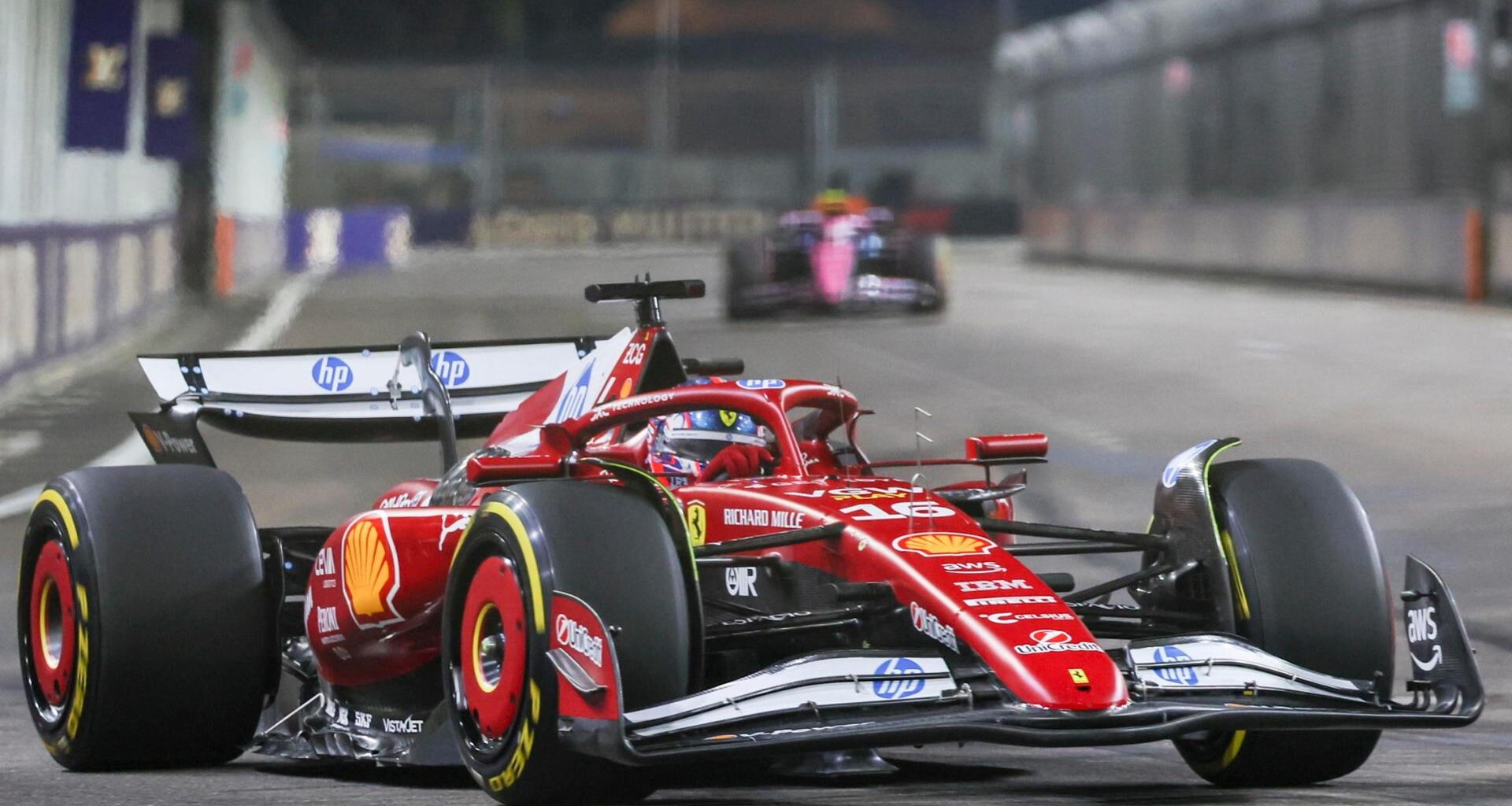 Gp Singapore, nelle libere Ferrari c'è ma Leclerc rischia penalità: tocco con Norris in corsia box