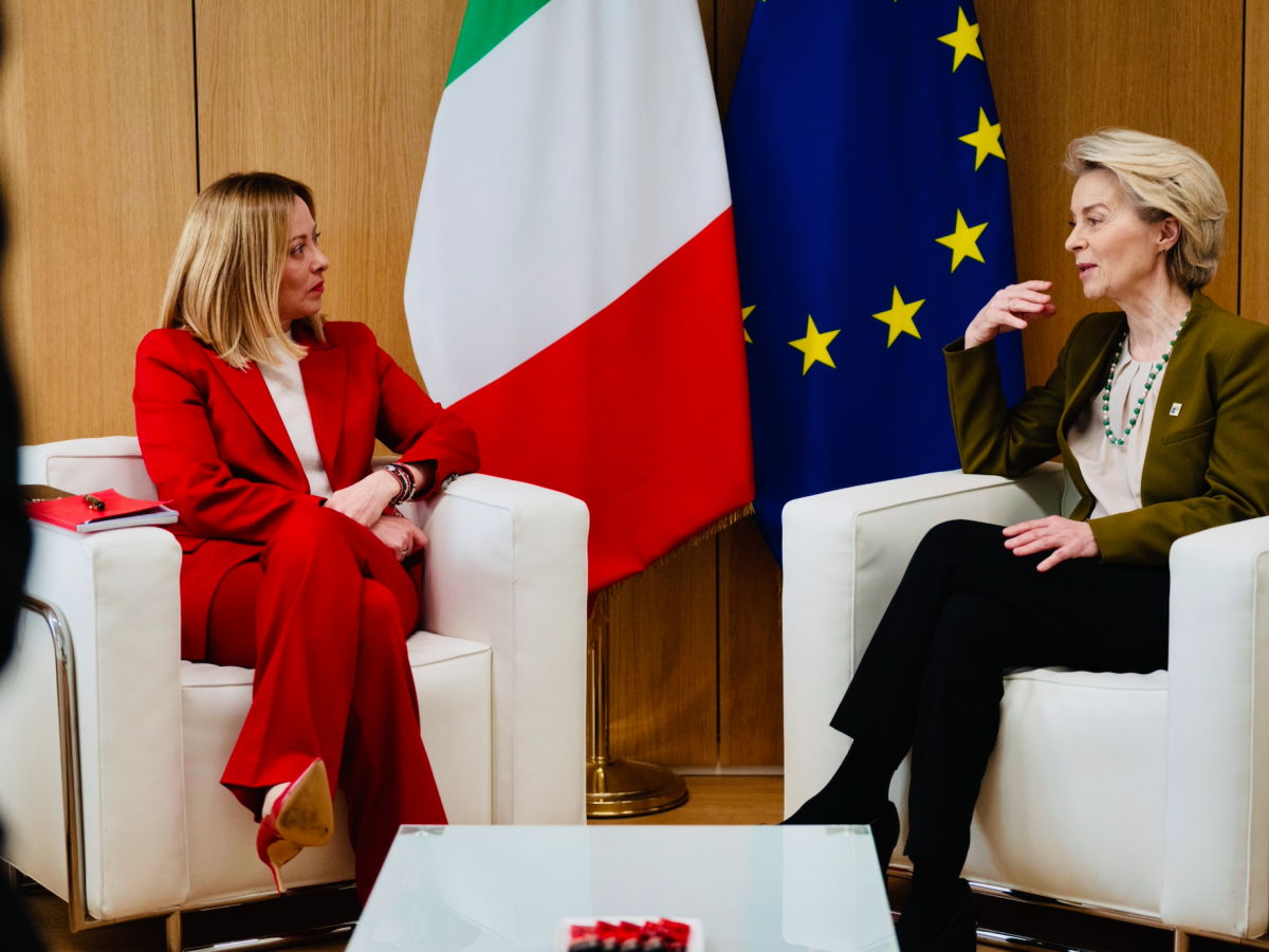 "Interventi urgenti su settore auto e prezzi energia". Il messaggio di Meloni a von der Leyen