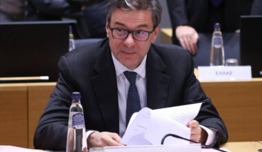 Il governo prepara la manovra. Giorgetti: "Cresce il Pil"