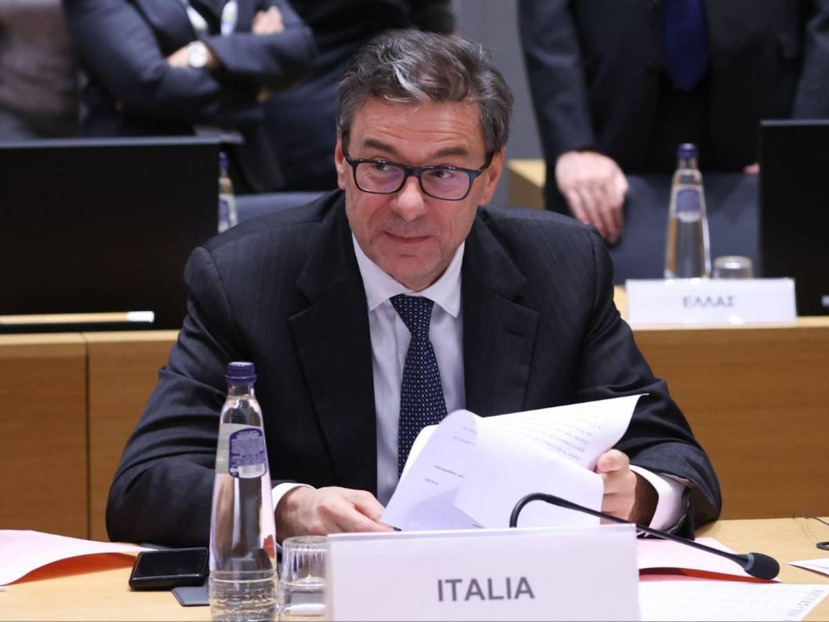 Il governo prepara la manovra. Giorgetti: "Cresce il Pil"