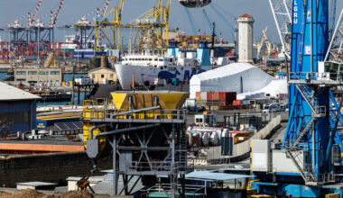 Una nave israeliana che non trasportava materiali militari è stata bloccata nel porto di Livorno