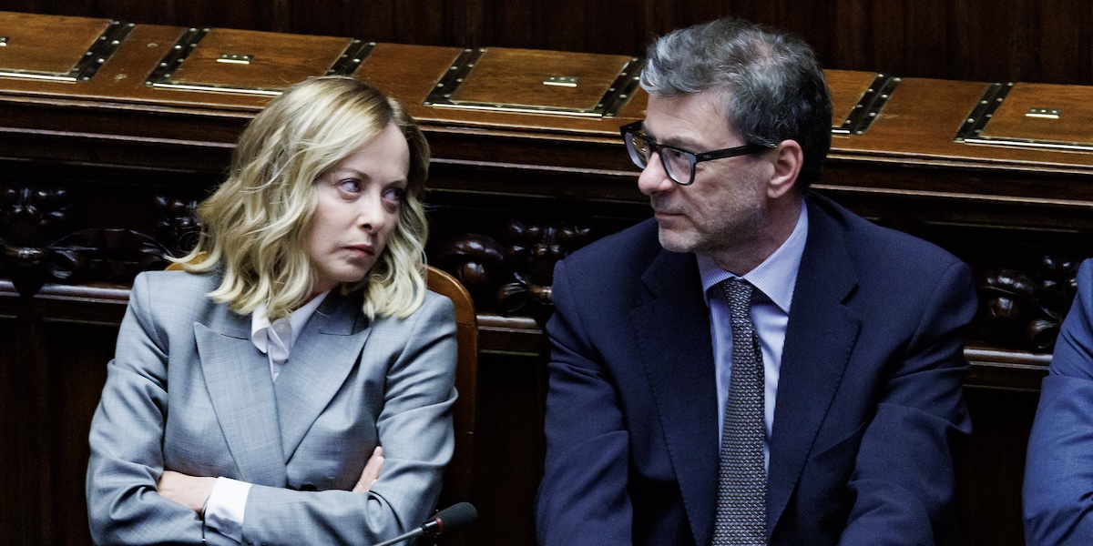 La presidente del Consiglio Giorgia Meloni e il ministro dell’Economia Giancarlo Giorgetti alla Camera, a maggio del 2025 (Roberto Monaldo / LaPresse)