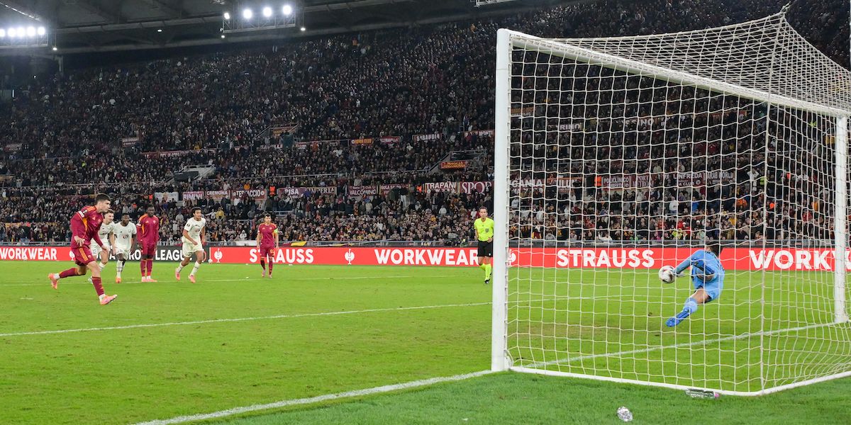 Il video della Roma che sbaglia per tre volte di fila lo stesso rigore