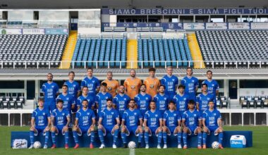 Per il Brescia è il giorno della foto ufficiale: tutti in posa al Rigamonti