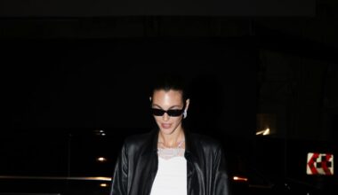 Vittoria Ceretti con shorts sportivi e cappotto di pelle, la combinazione inaspettata sfoggiata a Parigi