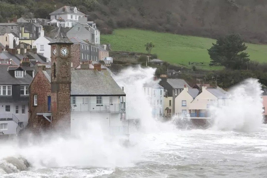 Tempesta Amy, Regno Unito e Irlanda devastati! Un morto e venti record a 185 km/h