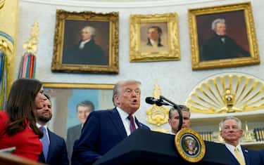 epa12346887 US President Donald Trump (C) speaks during an announcement in the Oval Office of the White House in Washington, DC, USA, 02 September 2025. Trump is set to announce that he s basing US Space Command in Huntsville, Alabama, undoing former President Joe Biden's decision to put the headquarters in Colorado.  EPA/AL DRAGO / POOL