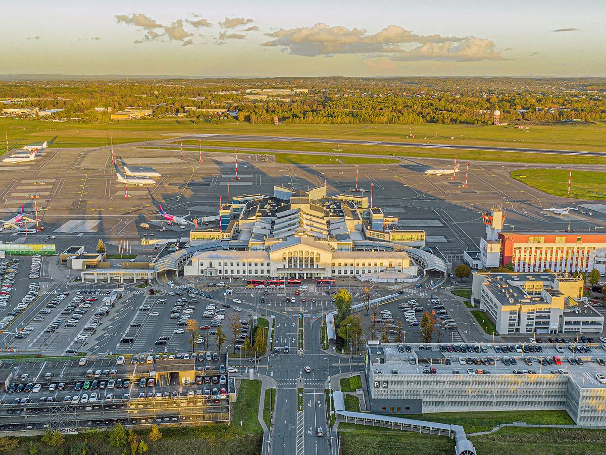 Palloni aerostatici per contrabbandare sigarette: chiuso l'aeroporto di Vilnius per interferenze