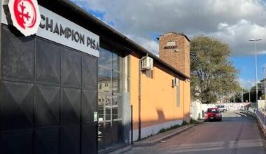 Pisa, festa di laurea finisce in rissa: irruzione con mazze e coltelli, dieci feriti
