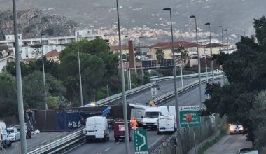 Tir si ribalta sull'autostrada Palermo
