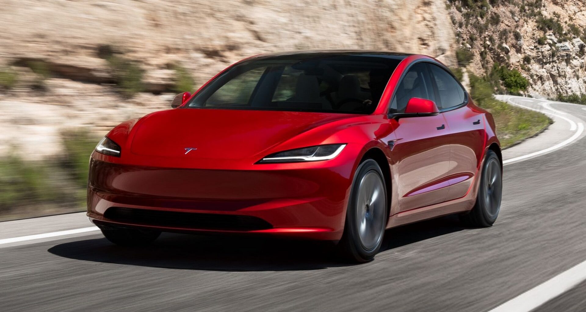 Tesla Model 3 con incentivi: prezzo da 24.990 € grazie a sconti e bonus statali
