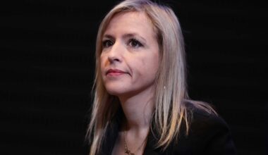 Sardone: «Terrorista chi picchia le forze dell’ordine. Pd e Sala conniventi»