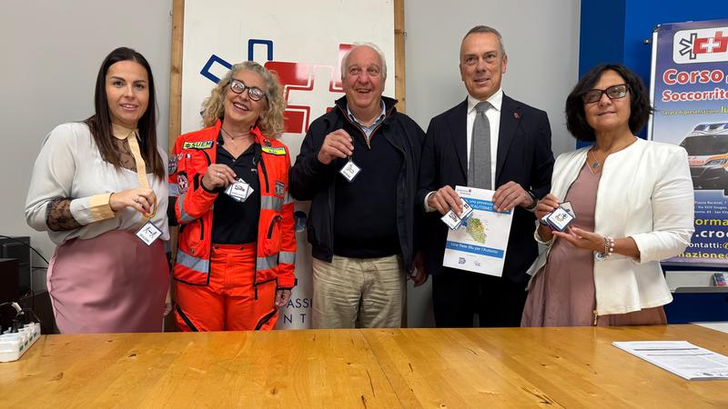 Autismo, sulle ambulanze della Croce Bianca debutta il «moschettone» che aiuta a comunicare