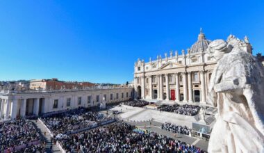 In Piazza San Pietro dal Papa storie di fede e solidarietà