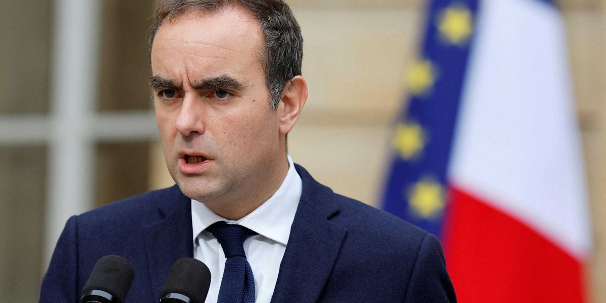 Macron baratta le pensioni con un premier