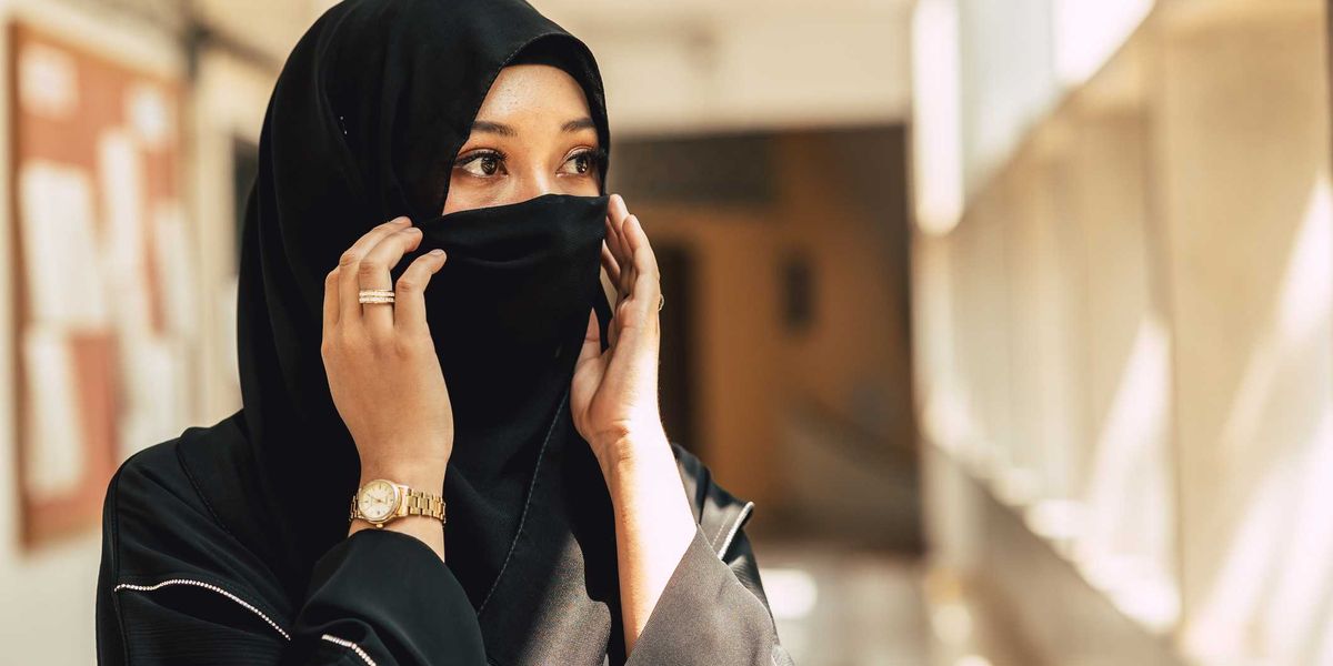 No al velo integrale e alle nozze forzate. Fdi mette nel mirino il fondamentalismo