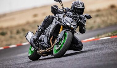 Kawasaki si prepara ad EICMA 2025: oltre alla Z1100 spuntano novità ancora segrete - Fiere e saloni