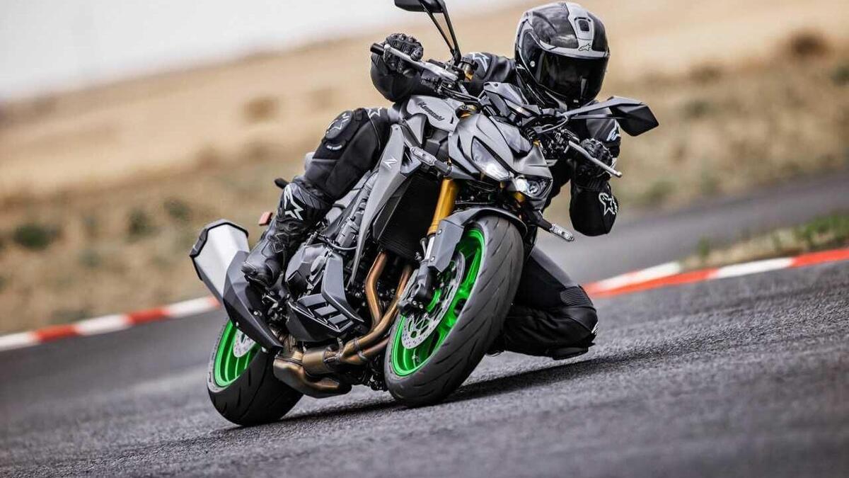 Kawasaki si prepara ad EICMA 2025: oltre alla Z1100 spuntano novità ancora segrete - Fiere e saloni