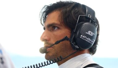 Sainz punge la FOM: "Esagera con le fidanzate e si perde le cose importanti"
