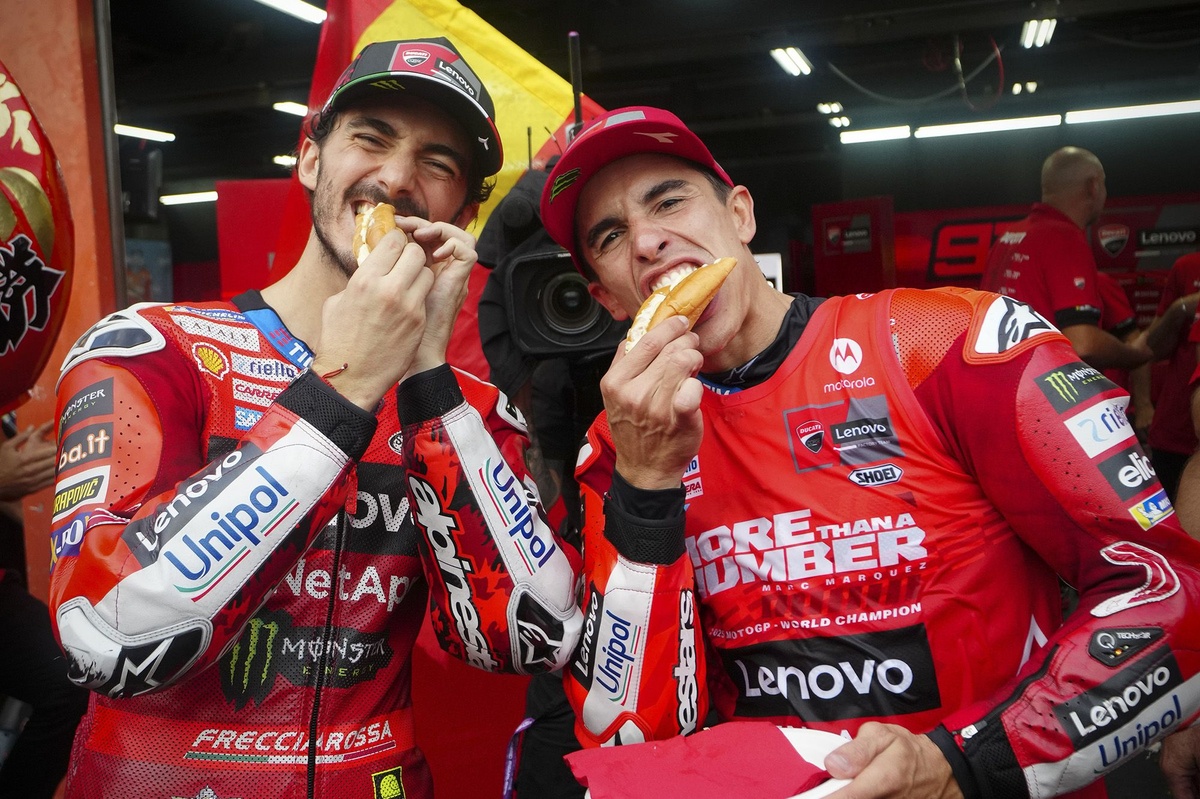 Bagnaia: "Marquez mi ha sorpreso come compagno. La Ducati è la mia famiglia"