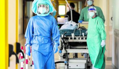 Appello di Pregliasco: "Fragili e over 60 si proteggano dal Covid" - il Giornale