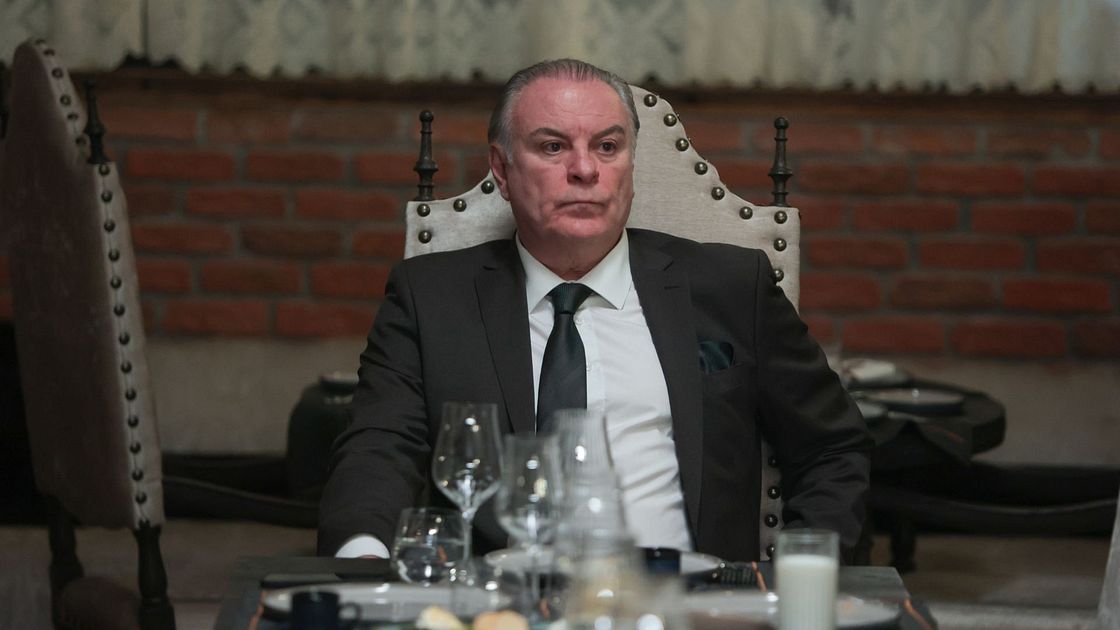 Burak Sergen (Samet) in una scena de La notte nel cuore