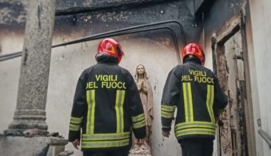 Le impressionanti immagini del rogo che ha devastato il monastero della Bernaga. Evacuate 21 suore