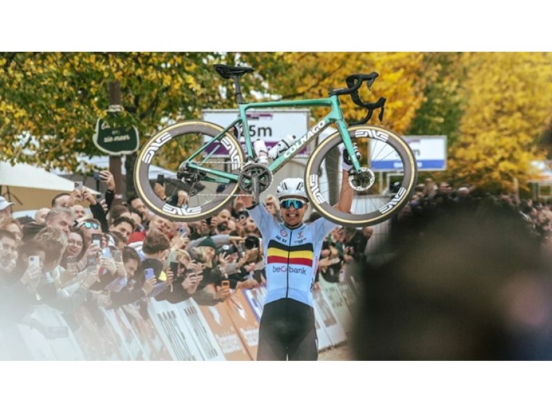 LA COLNAGO GX-4 TRIONFA AI MONDIALI GRAVEL CON FLORIAN VERMEERSCH