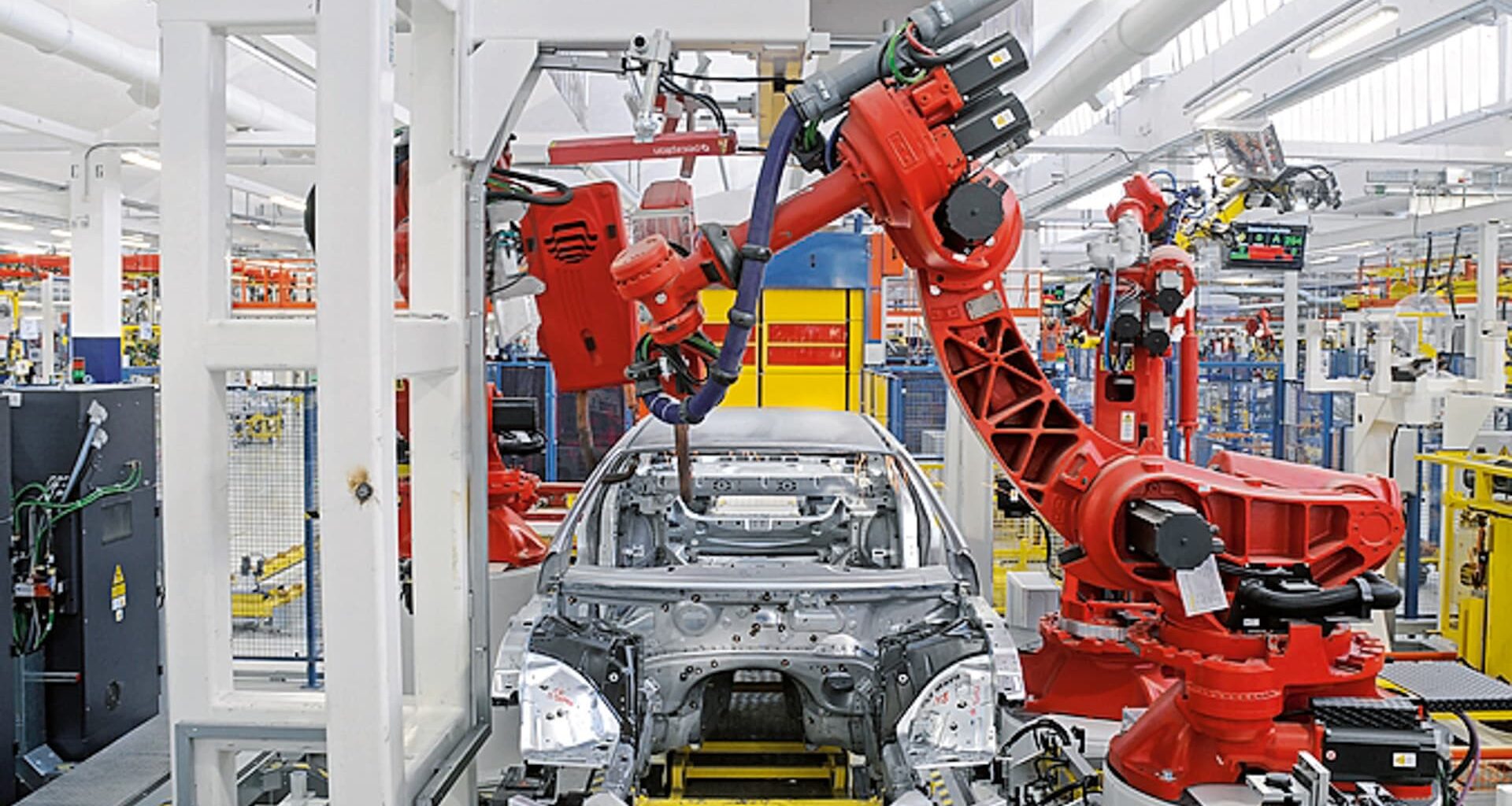 Crisi auto, scarsa domanda e concorrenza cinese: a rischio otto fabbriche europee