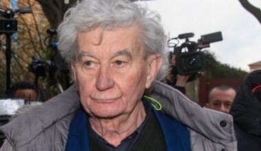 "Vado a rifarmi i denti, sono testimonial di uno studio"