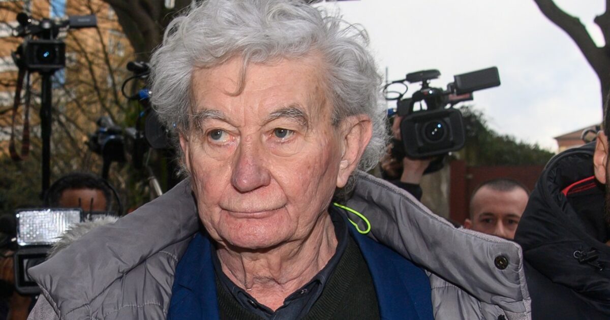 "Vado a rifarmi i denti, sono testimonial di uno studio"