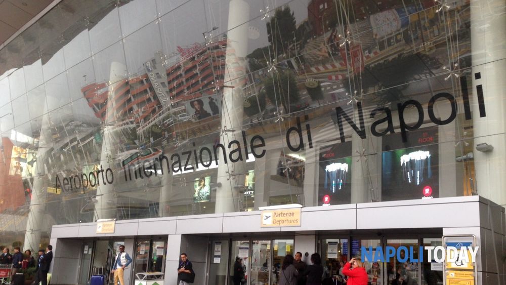 Atterraggio d'emergenza a Napoli per l'aereo con i giornalisti che avevano seguito Meloni a Sharm el-Sheikh