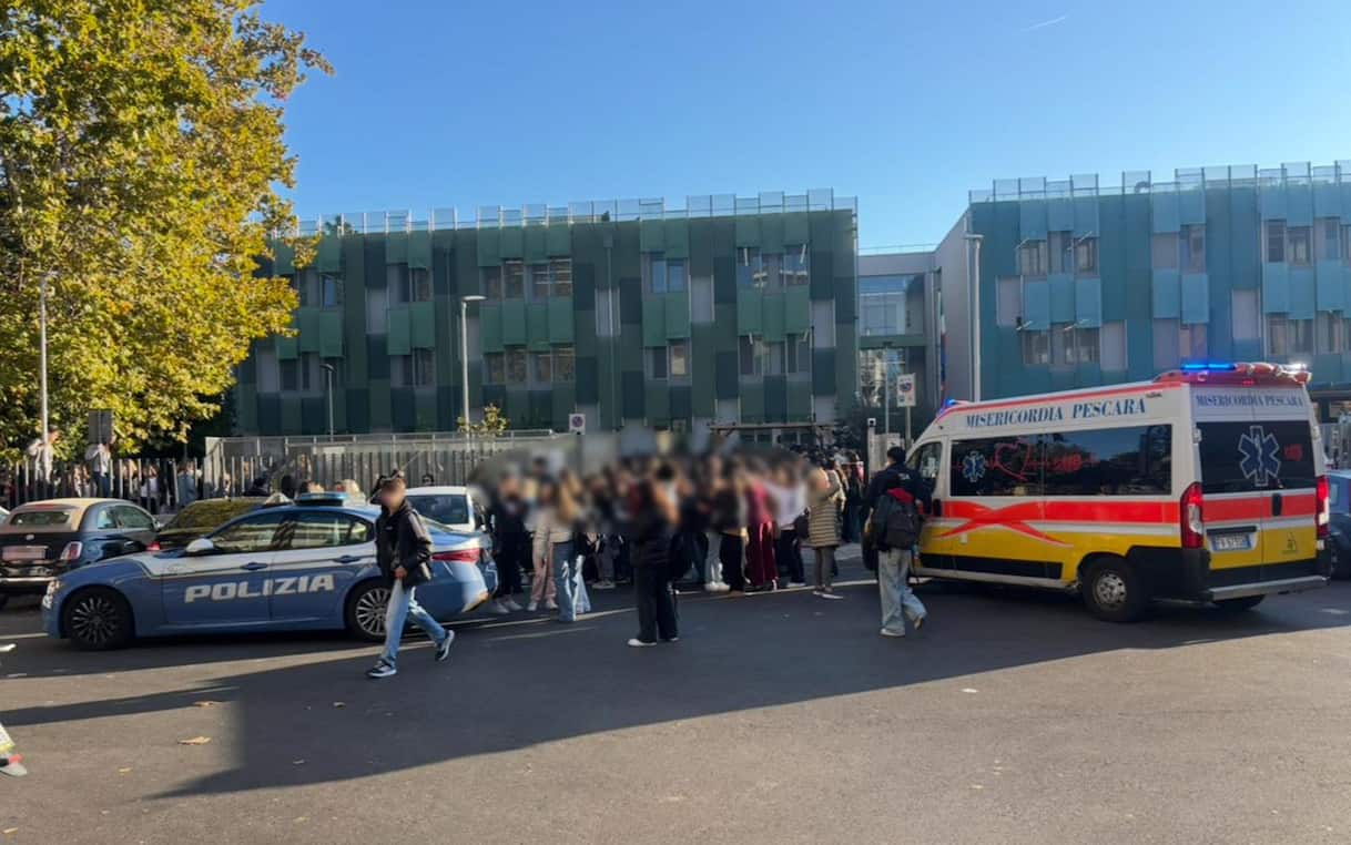 Pescara, Liceo Marconi evacuato per intossicazione da sostanza: scatta protocollo maxi emergenze